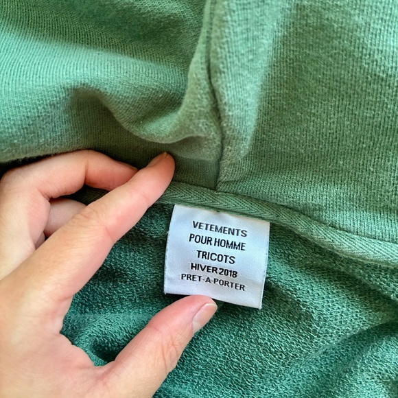 VETEMENTS AW17 Tourist Hoodie from KJmade - Picture 6 of 7